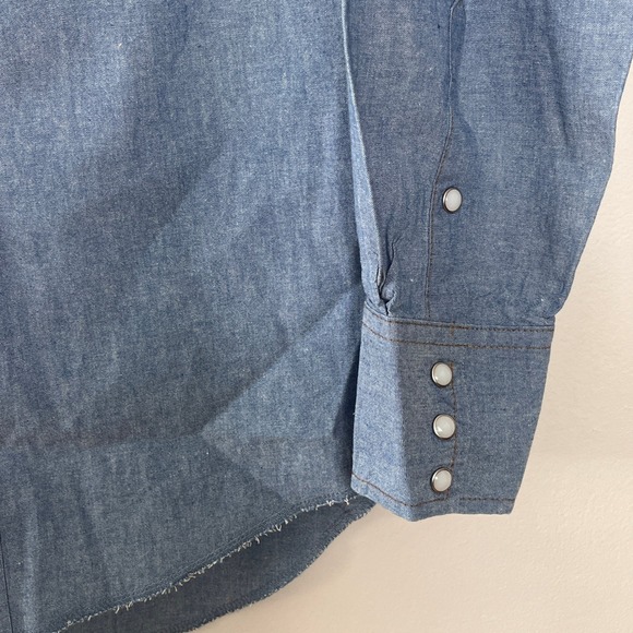 Vtg Wrangler Western Cowboy Shirt Revolver Embroidery Blue Chambray Snap 14.5x33 - Picture 3 of 10